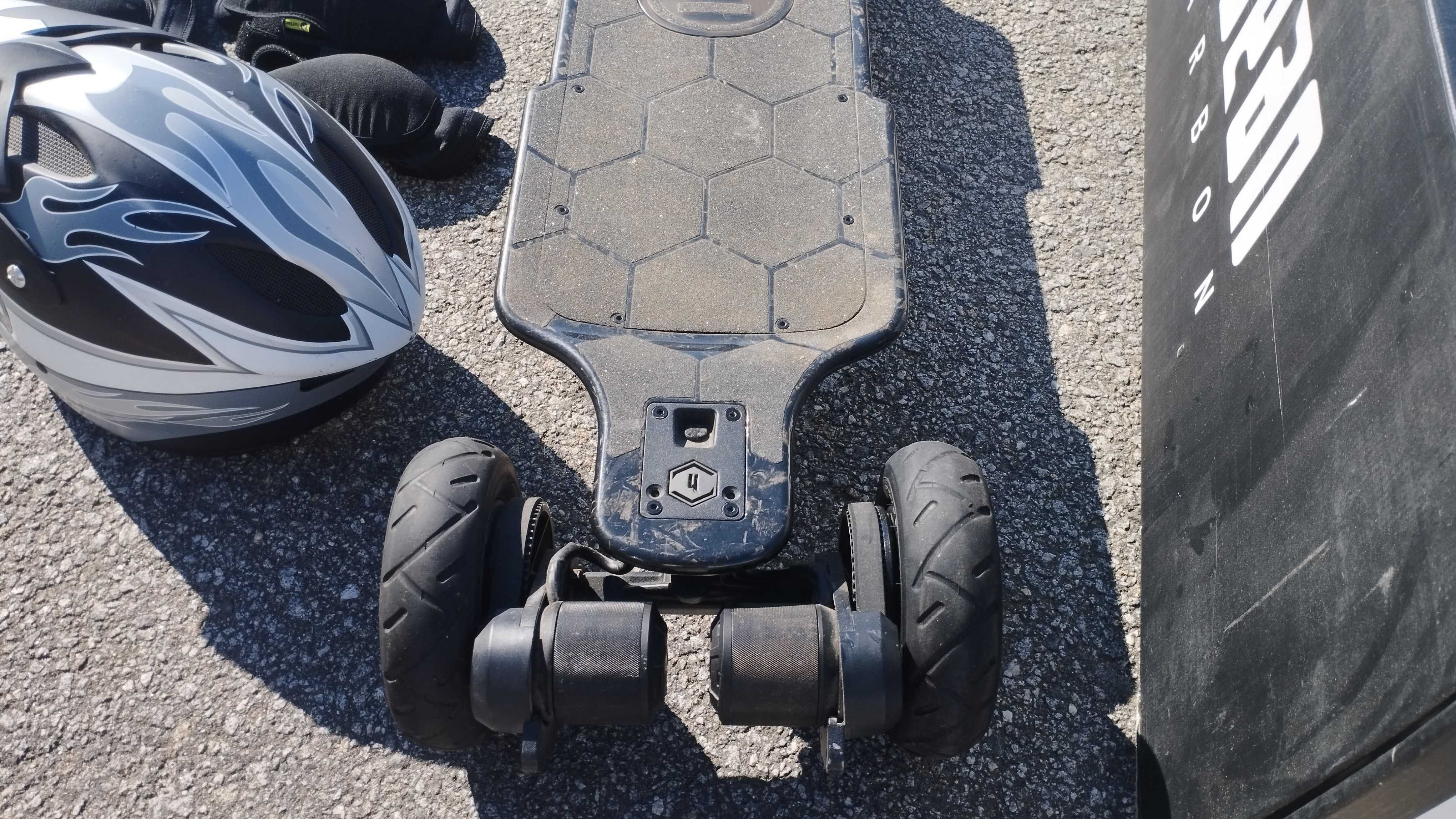 Skate Evolve Carbon Hadean AT + Extras