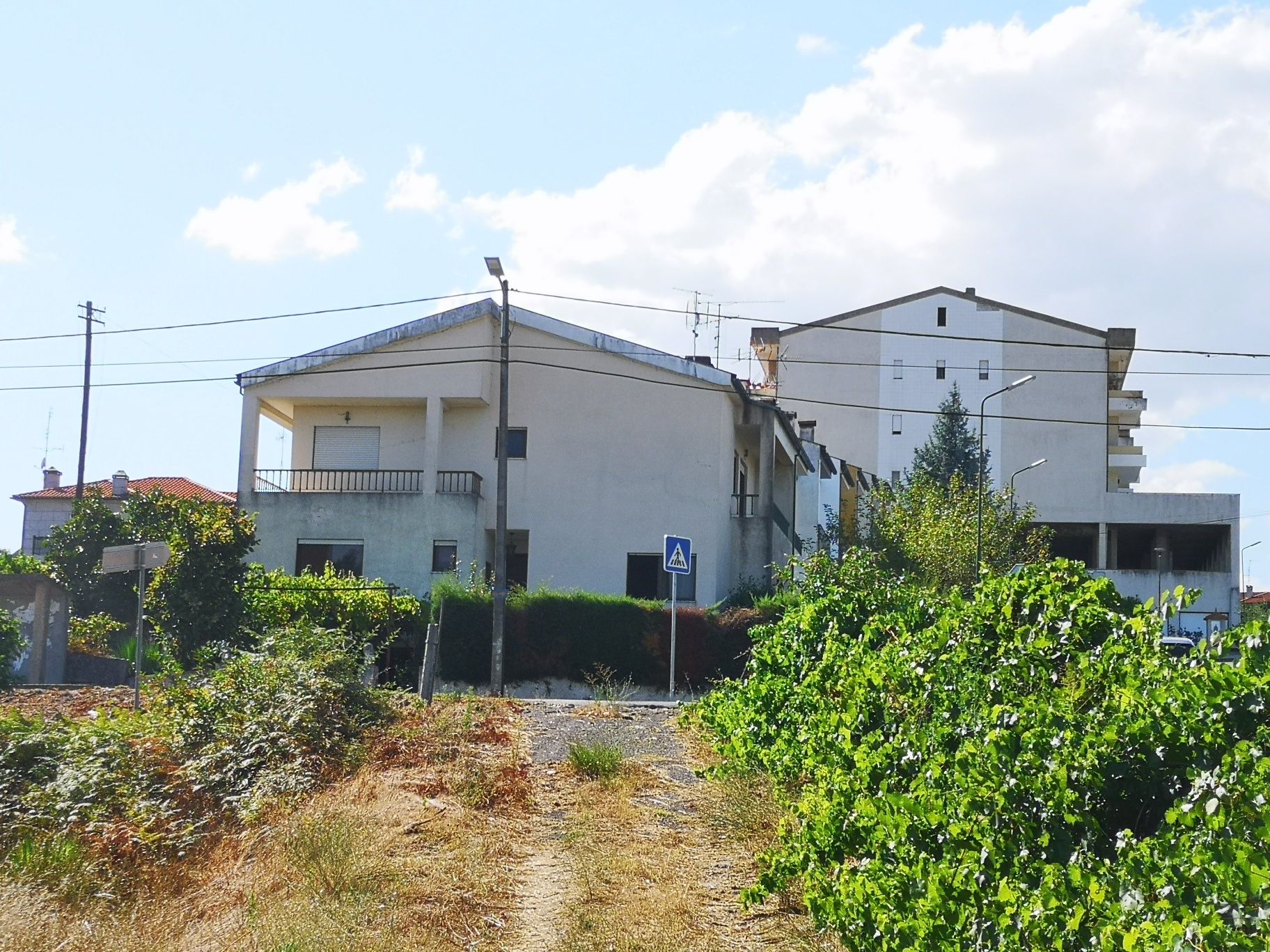 Moradia V3 +1 / Cave / Terraço