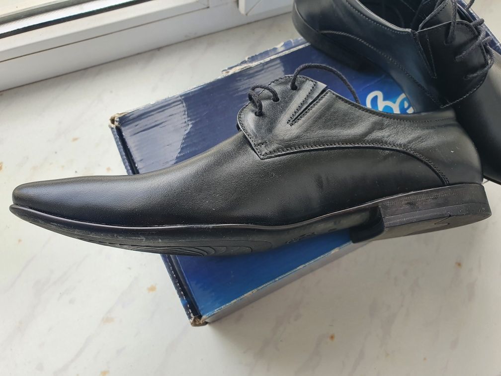 классические кожанные мужские  туфли Faber 41й размер.