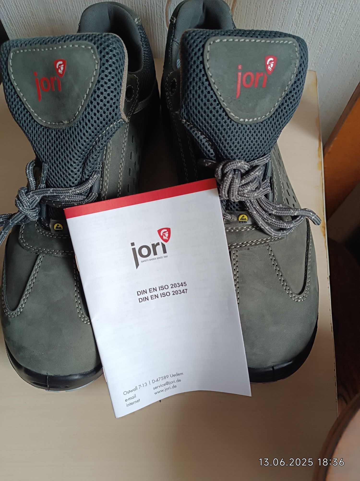 Продам рабочие летние кроссовки (ботинки) с метноском Jori. 47 размер