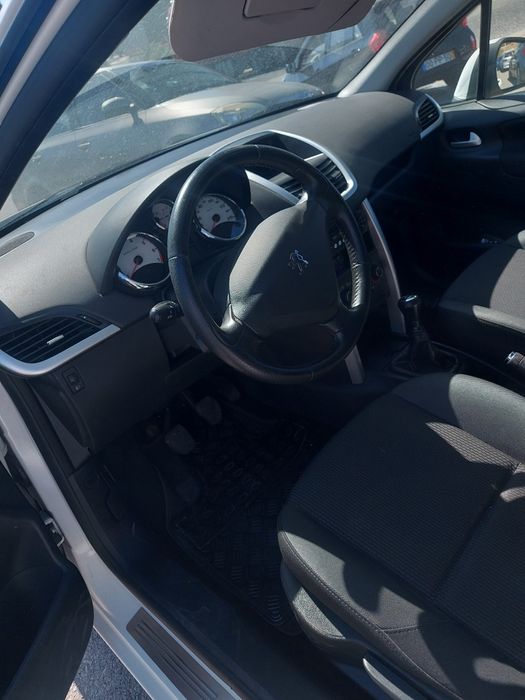 137mil klms, Ano 2011,  1.4 carro de garagem como novo