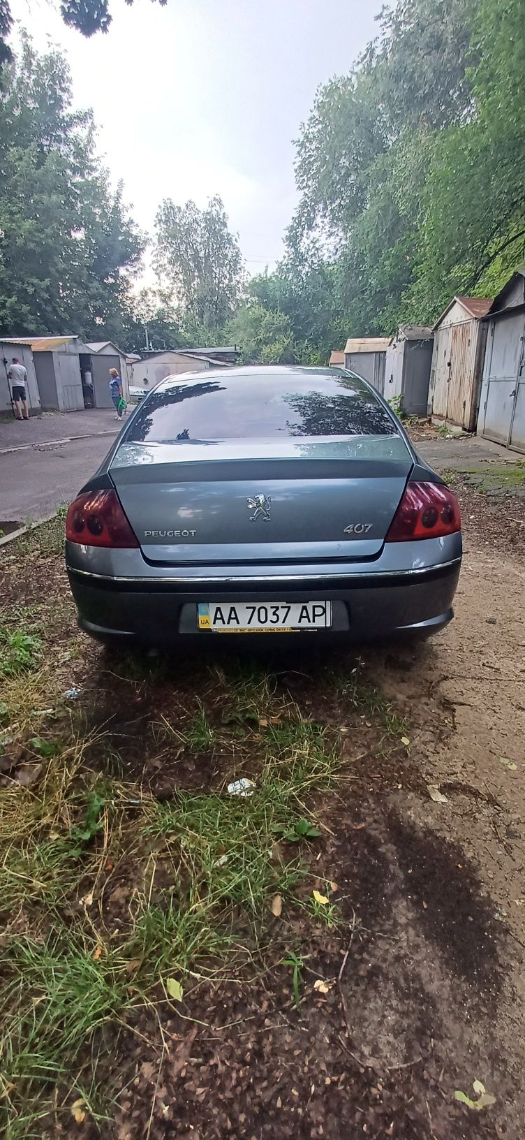 Продам  машину Пежо407 1.8