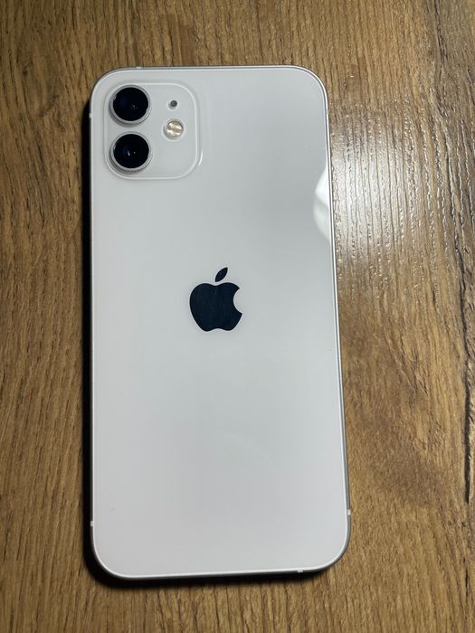 Sprzedam iPhone'a 12 w bardzo dobrym stanie, 128 GB pamięci,