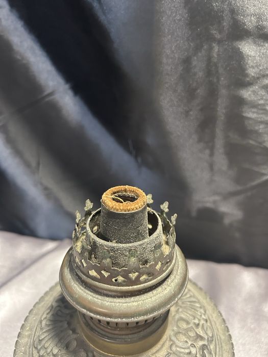 Lampa Naftowa z Białym Ceramicznym Zbiornikiem