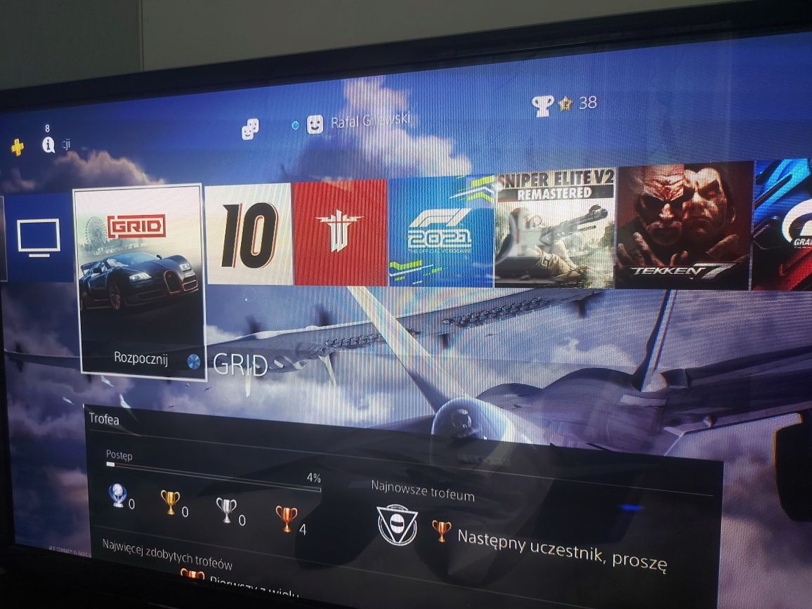 Ps4 1tb 8 gier .