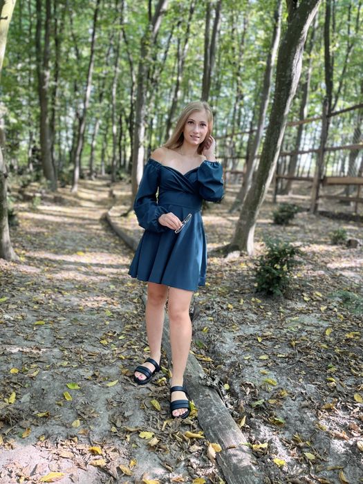 Сукня, розмір С у ідеальному стані