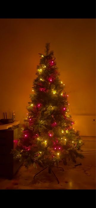 Árvore de Natal com decorações