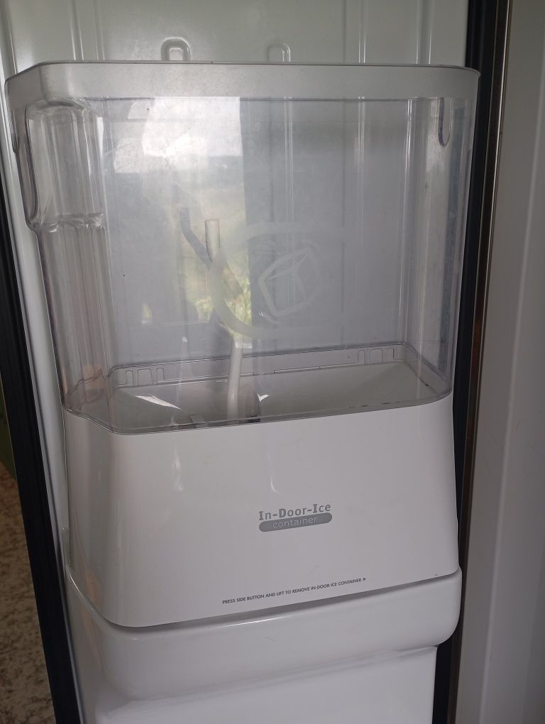 Frigorífico combinado Whirlpool com avaria