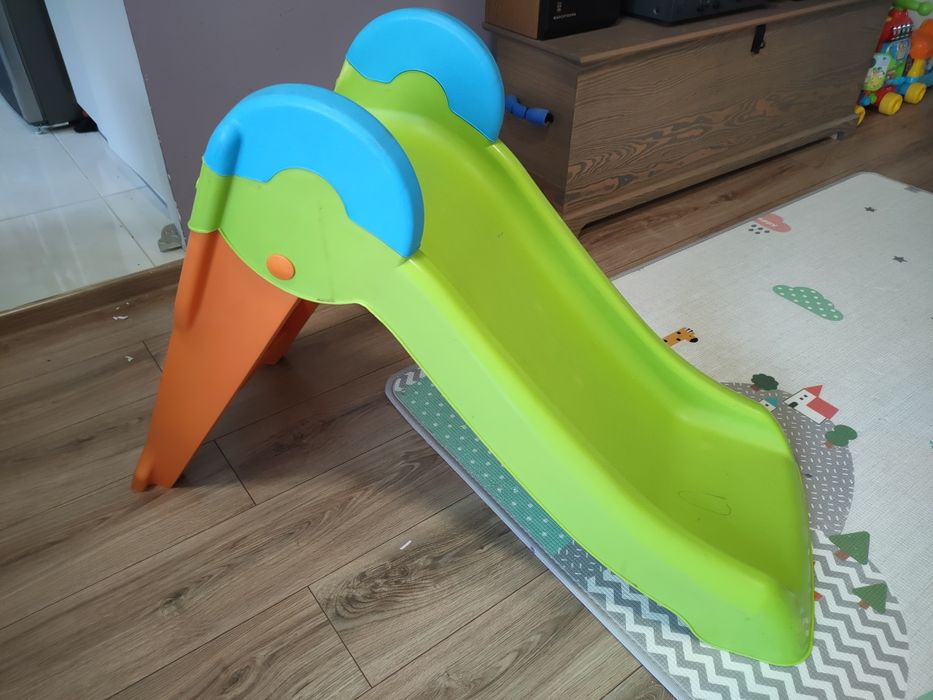 Zjeżdżalnia plastikowa dla dzieci