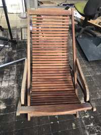 Cadeira espriguiçadeira de madeira