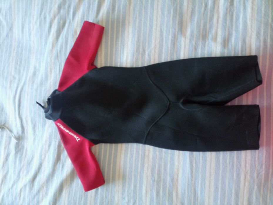 Fatos de surf Olaian e Tribord