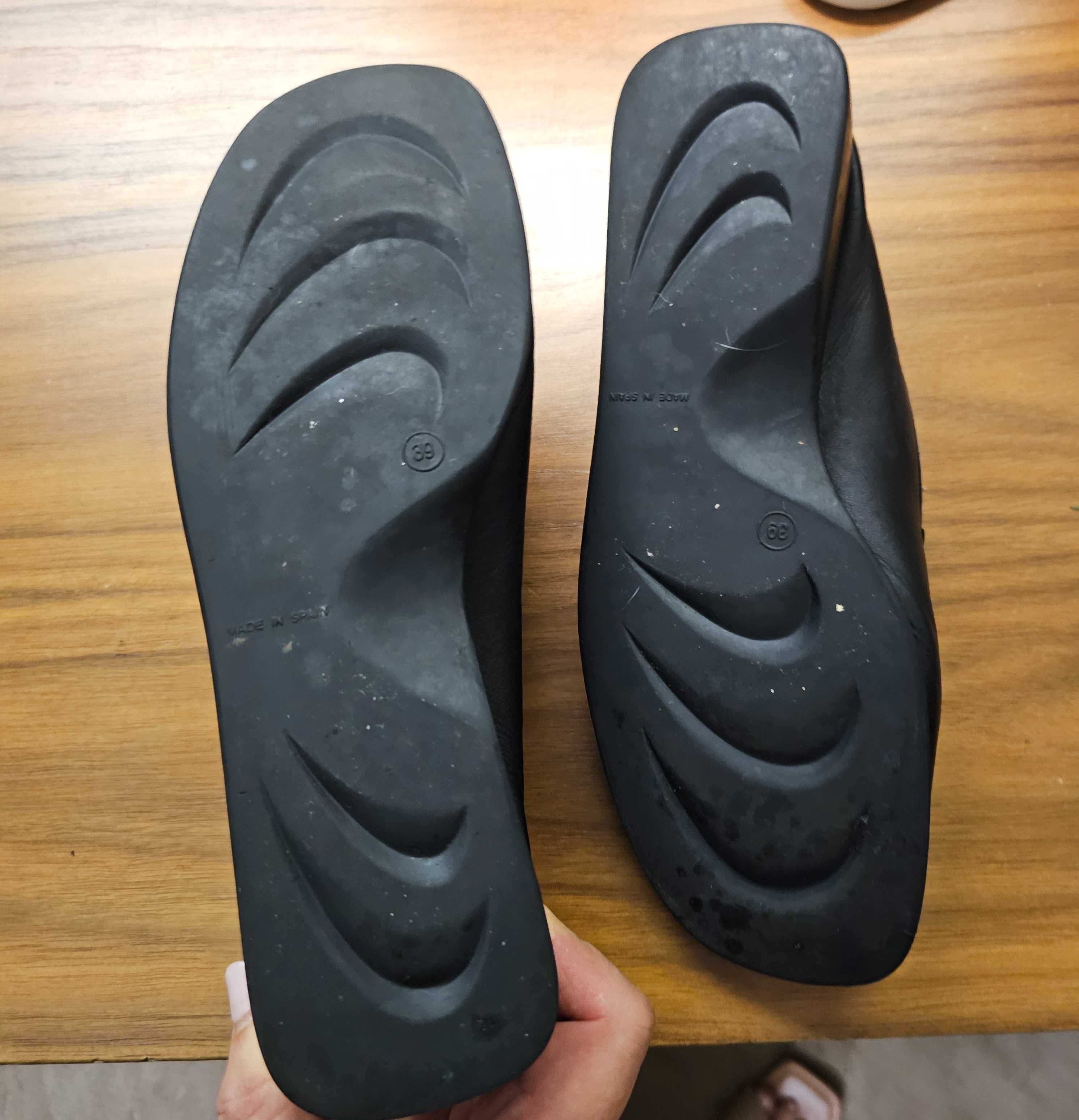 Sapatos em pele preta