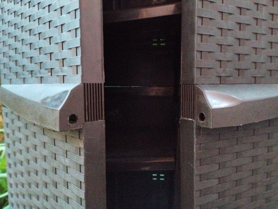 Armário Keter em PVC, alto e resistentes 177 X 65