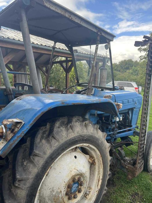 Traktor ford 2000