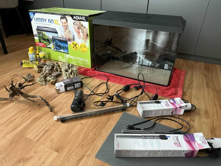 Akwarium Aquael leddy dzień noc 72l i dodatki