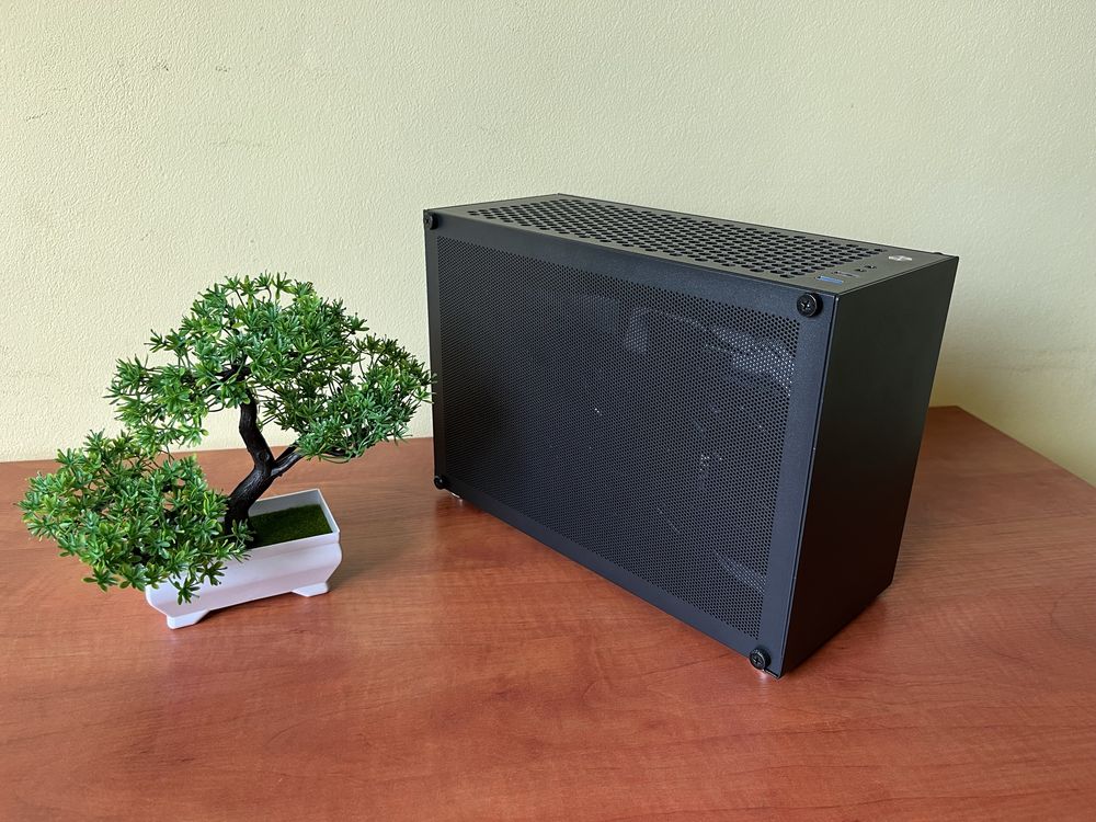 SFF 9L | Ryzen 7700 | RTX 5070 | 32GB DDR5 | 1TB NVME