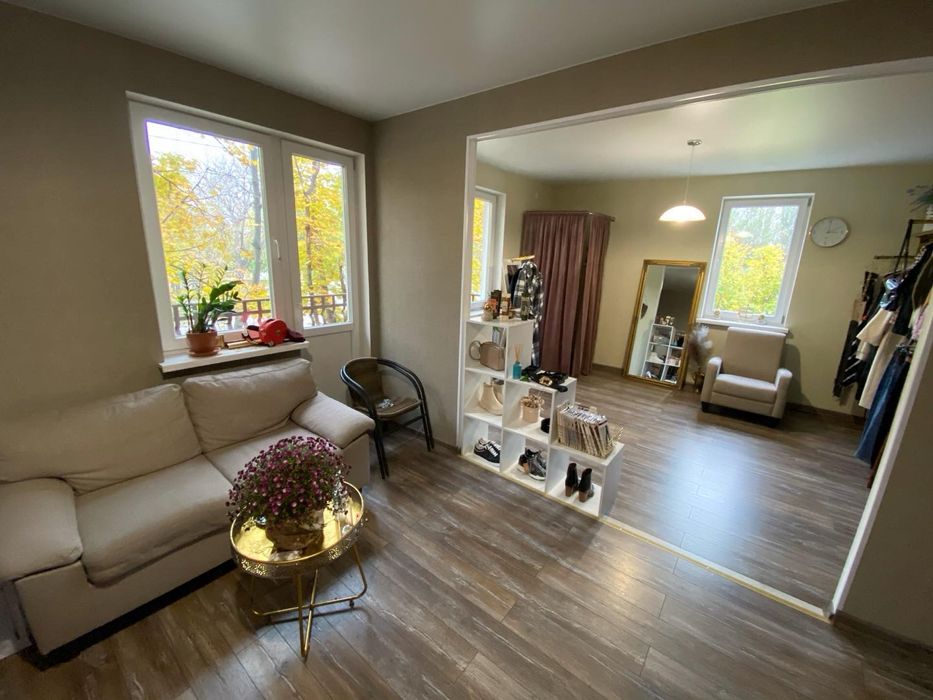 Продажа фасадного помещения в центре