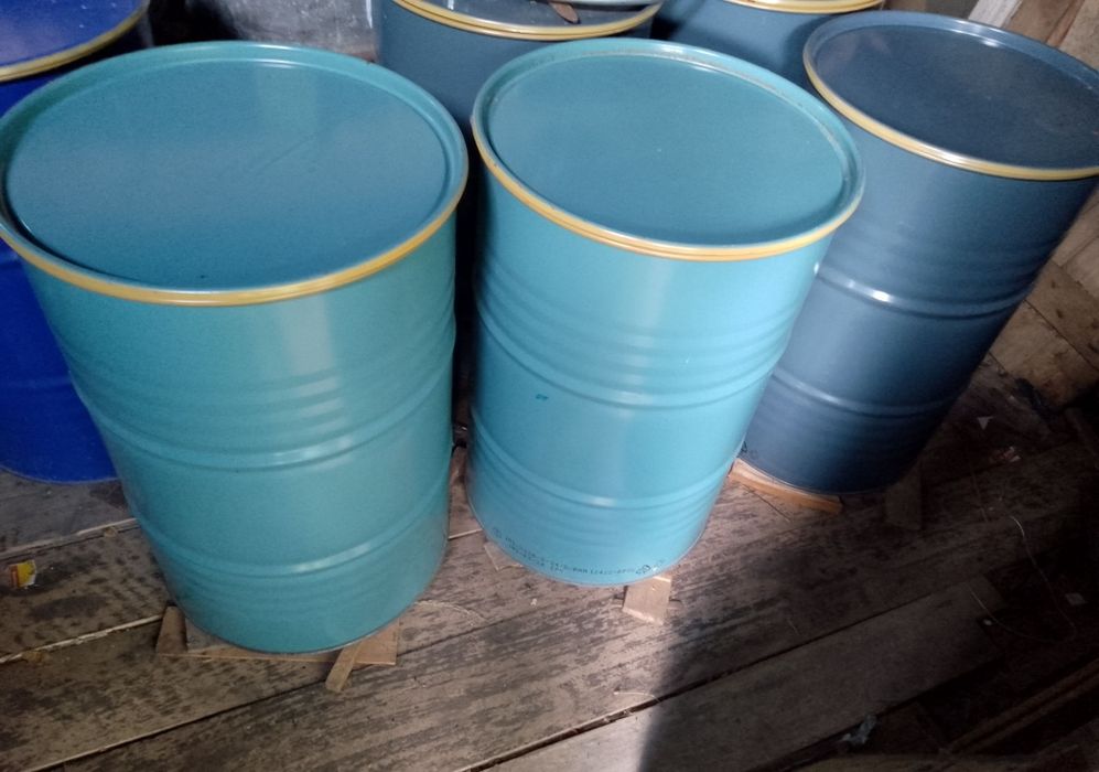 Sprzedam miód w beczkach 200L.