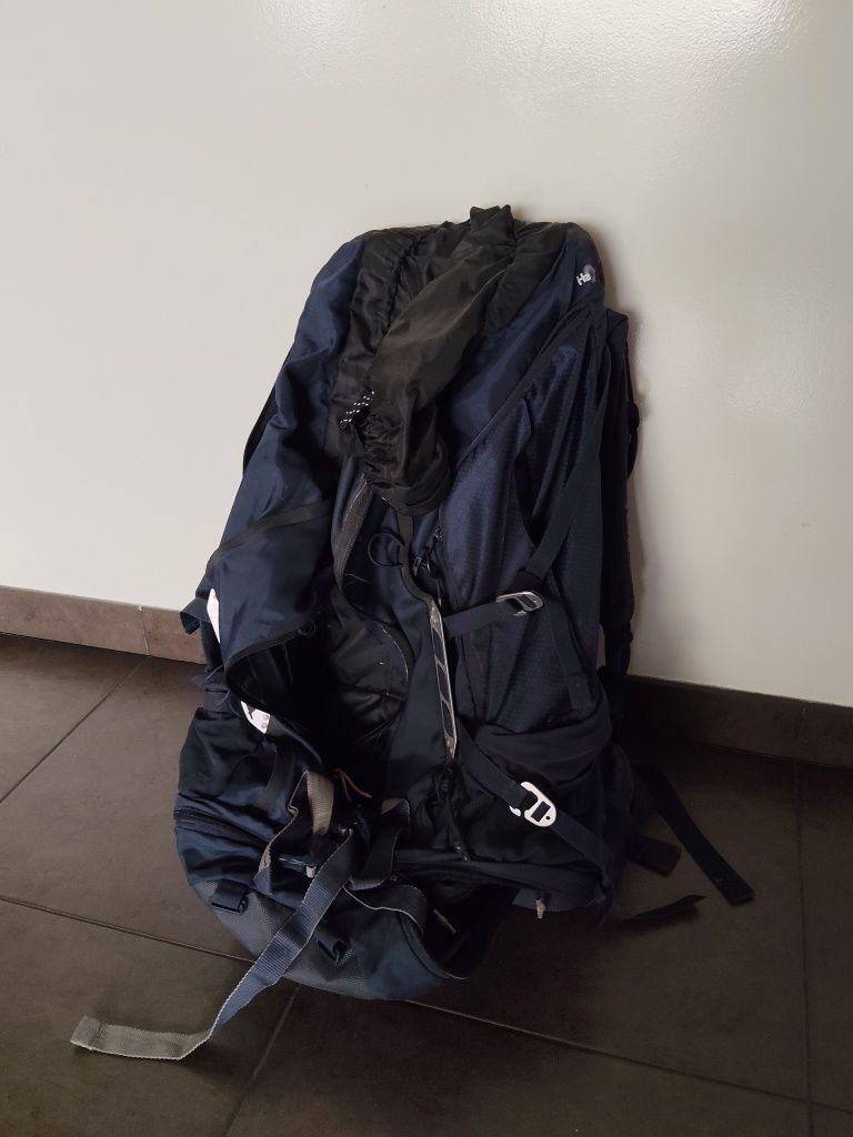 Mochila 80-100 Litros (rasgão precisa de costura)