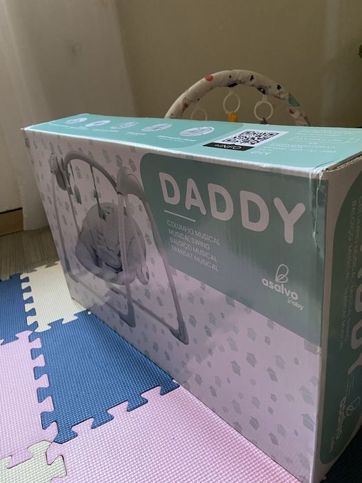 Cadeirinha de balanço musical para bebé