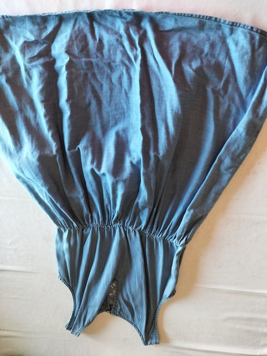 Vestido de ganga com bordados Lefties
