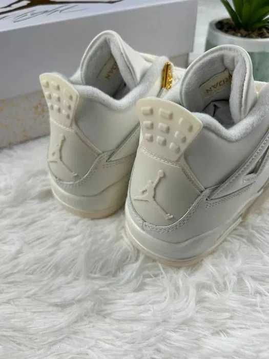 Buty damskie Trampk Jordan 4 Retro Metallic Gold R.44