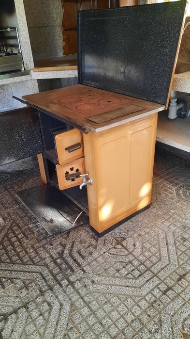 Fogao de lenha em excelente estado. Pesado.Da Oliveirinha, dos antigos