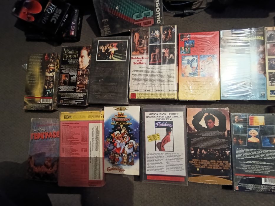 Видеокассеты с фильмами