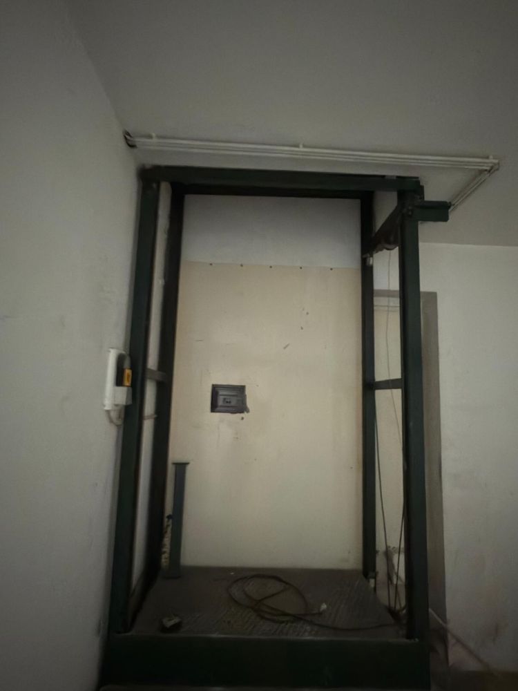Loja Comercial Ampla com Garagem – Oportunidade Única!