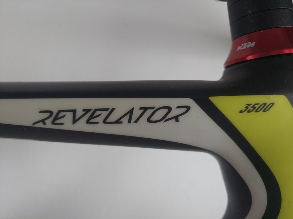 Bicicleta estrada KTM carbono