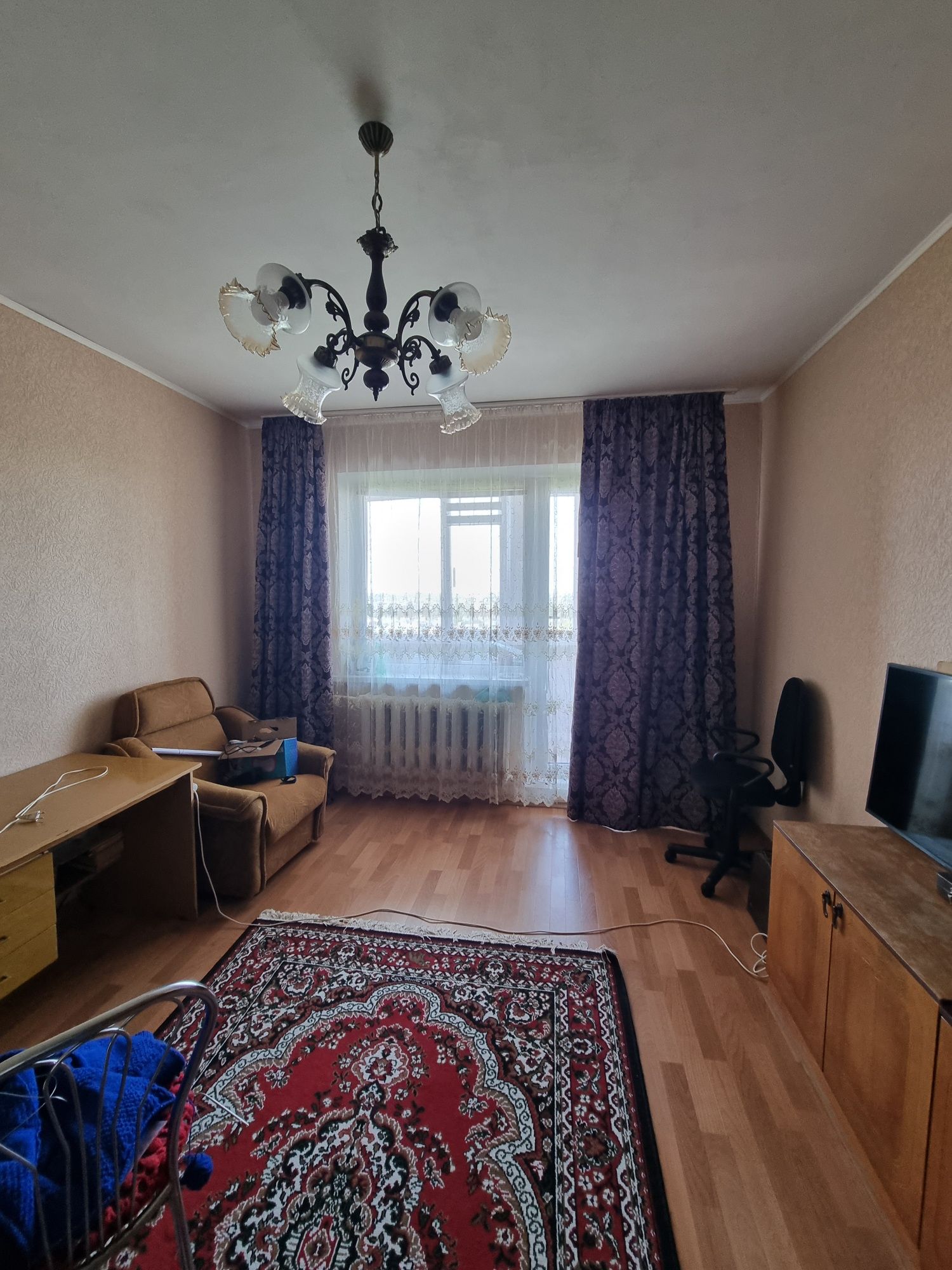 Затишна,велика 3х кімнатна квартира,  район наближений до центру