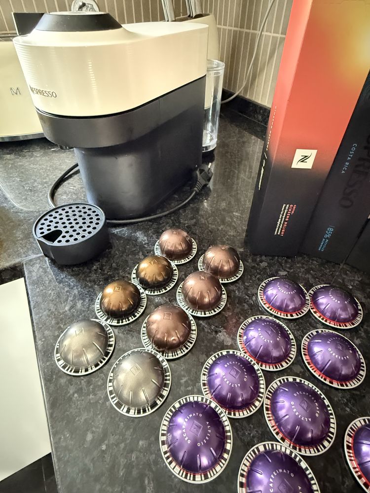 Nespresso Vertuo Pop Coconut White + 65 cápsulas – Excelente oferta!
