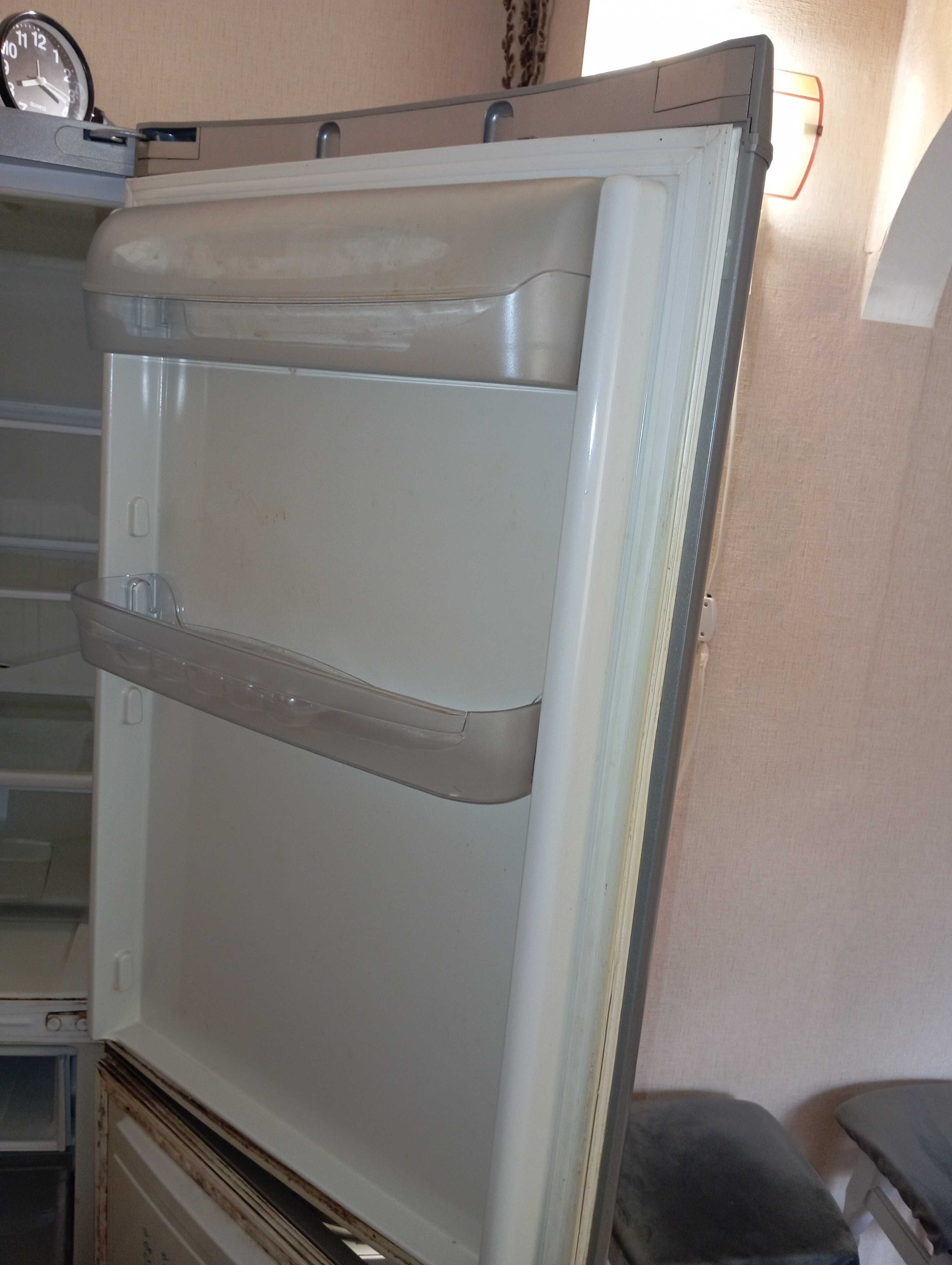 Холодильник Indesit