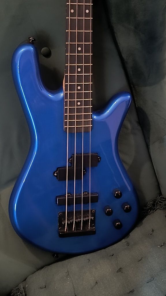 Gitara basowa spector performer
