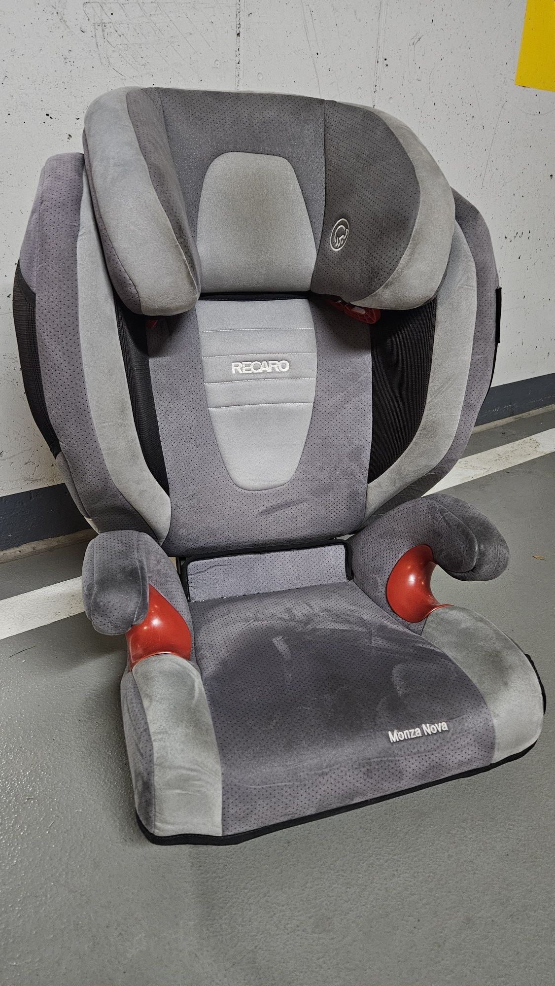 Fotelik samochodowy Recaro Monza Nova 15-36 kg