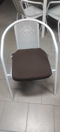 Cadeiras com almofadas