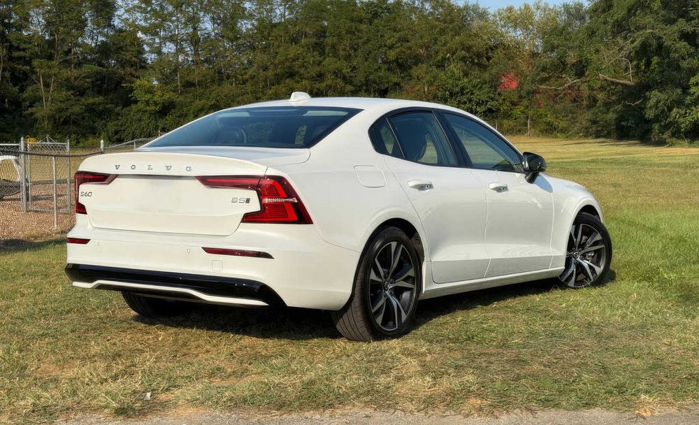 Volvo S60 B5 Core Dark Theme      2024