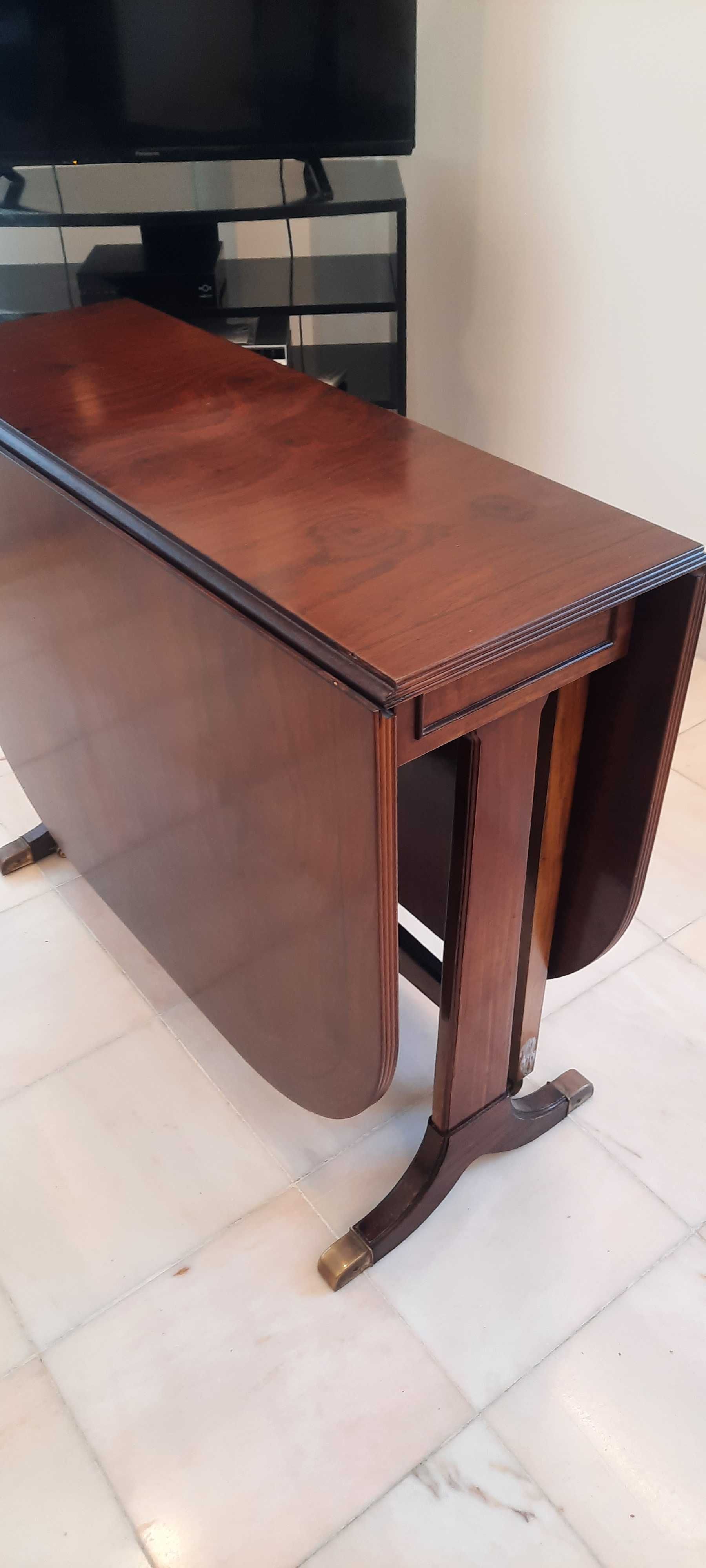 Mesa de abas, estilo inglês, com 2 pés trabalhados, Madeira de Mogno