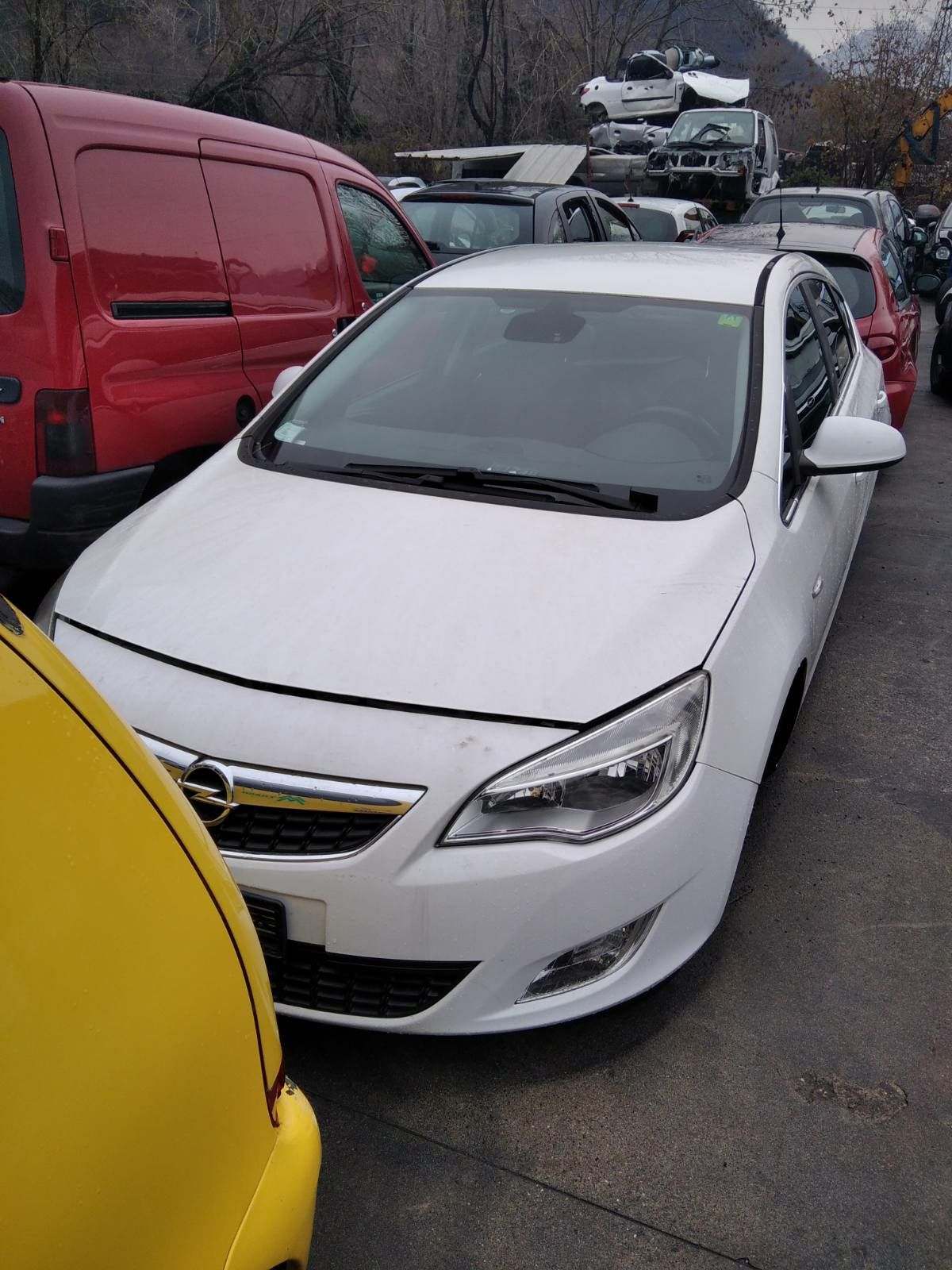 Есть запчасти Opel Astra j 1.7 diesel cdti 2015 год