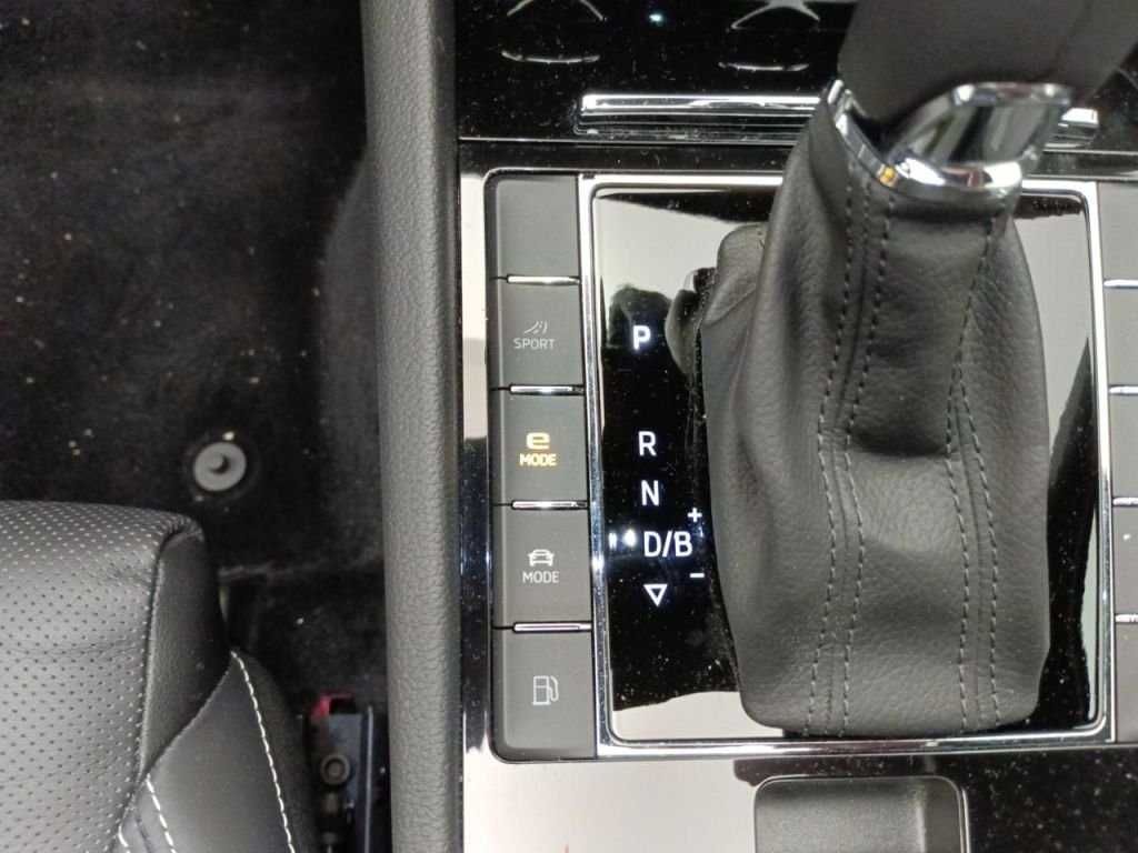 Skoda Superb 2020 • Автомат • 1.4 TSI • Червона • Київ