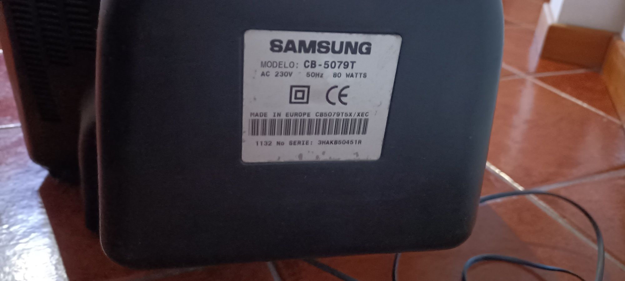 TV Samsung antiga com comando mas a trabalhar a 100%