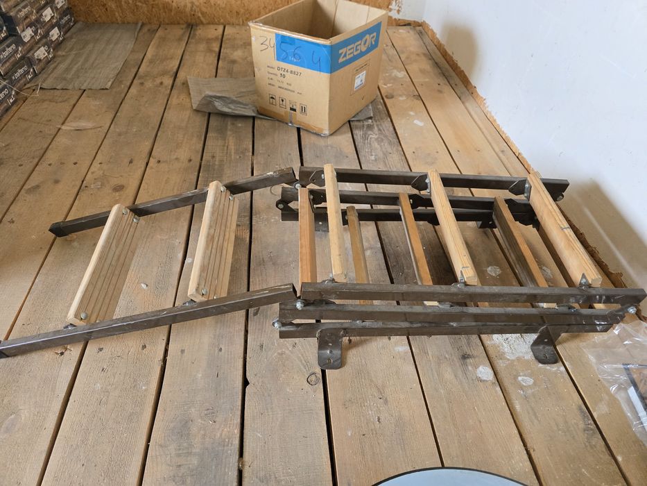 Металева складна драбина, сходи на горище