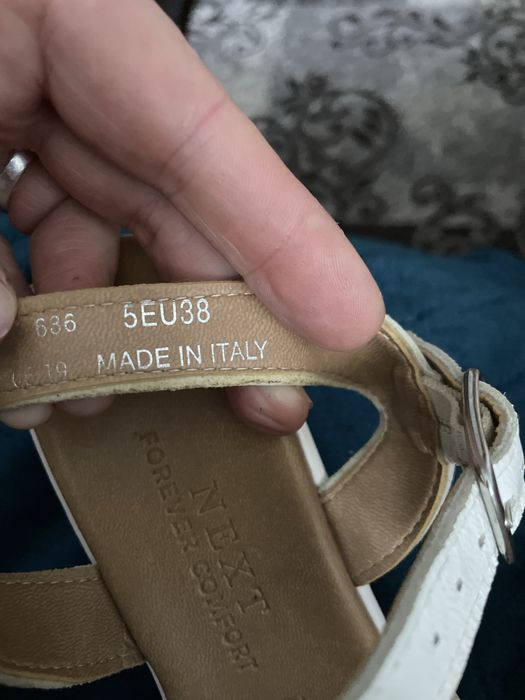 Босоніжки шкіряні