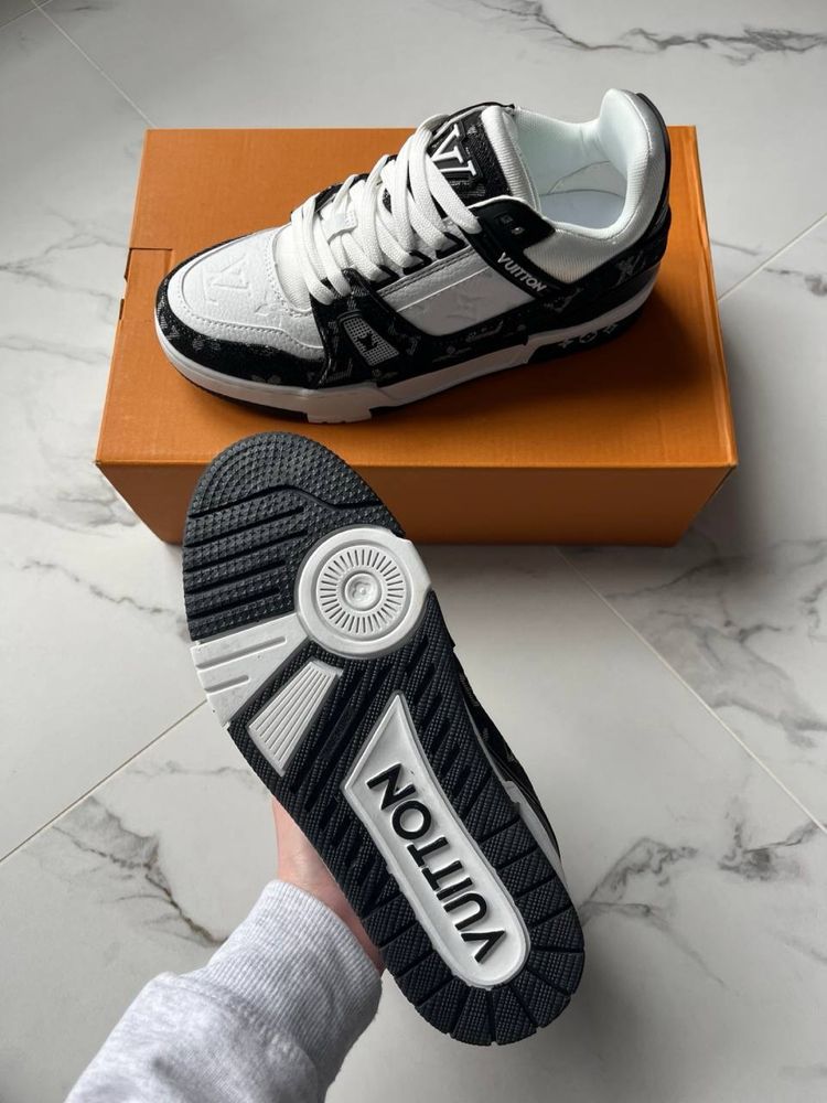 Louis Vuitton Trainer White Black