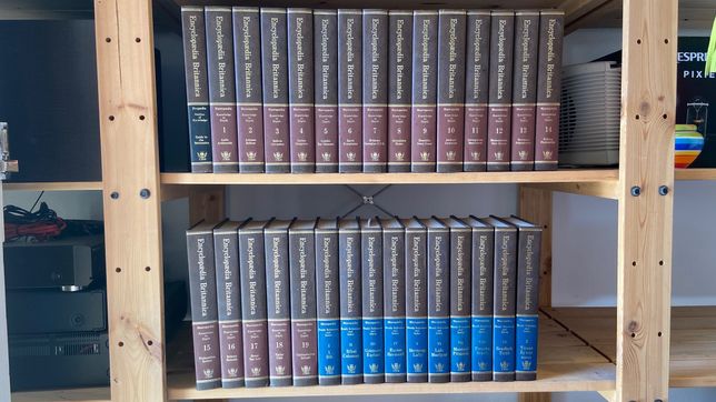 Enciclopédia Britannica 15ª Edição - completa e em boas condições.