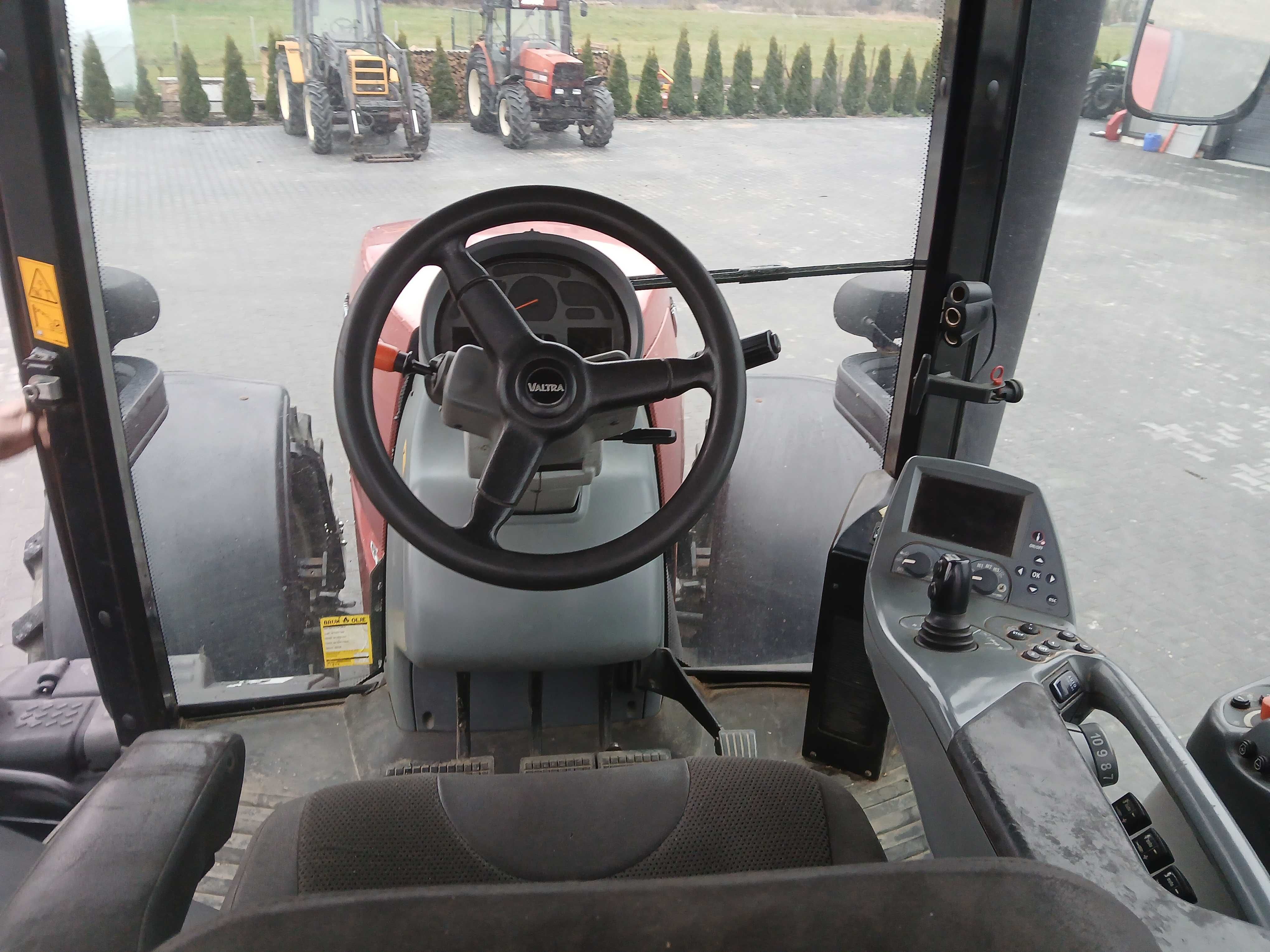 Ciągnik rolniczy VALTRA S352