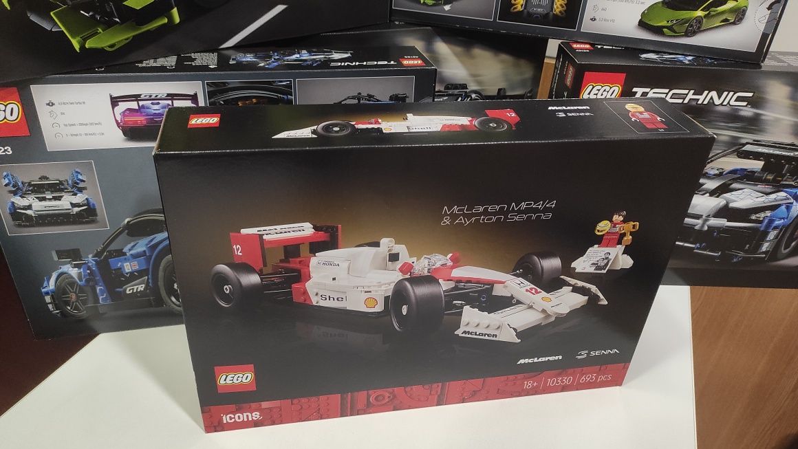 Конструктор LEGO ICONS 10330 McLaren MP4/4 и Айртон Сенна