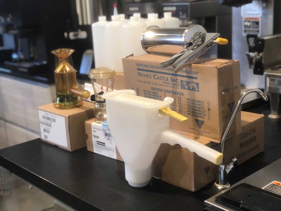 Аксесуари для HoReCa (дозатори, сільнички, глазуратори, диспенсери)