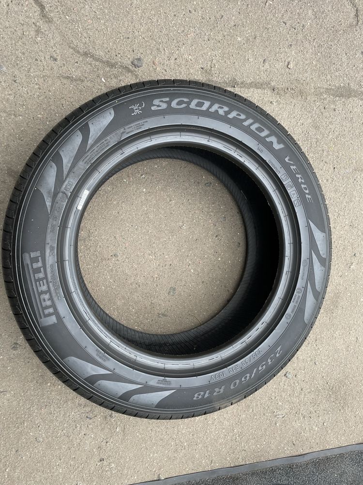 235/60R18 Pirelli