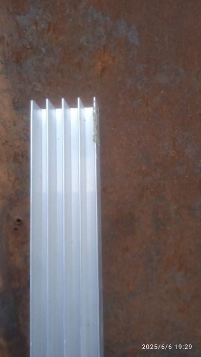 Алюминевые радиаторы для охлаждения транзисторов и микросхем.  1 и 2 .